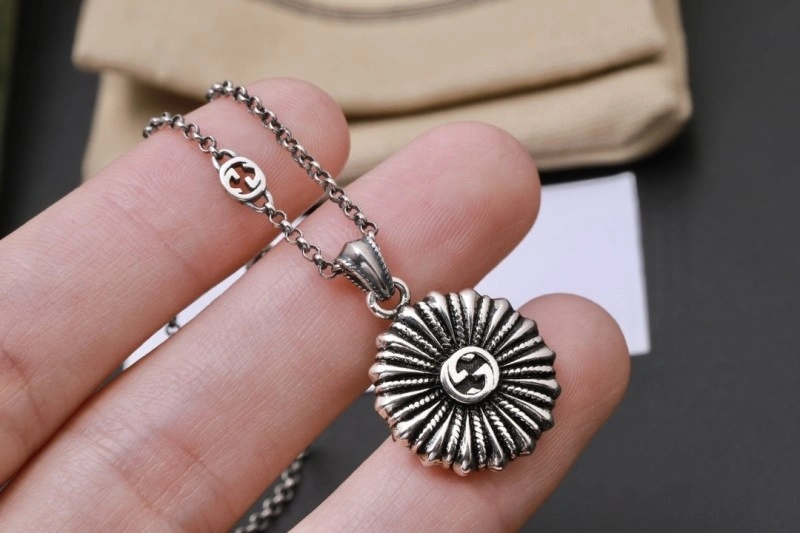 Sleek Gucci Necklaces 243089