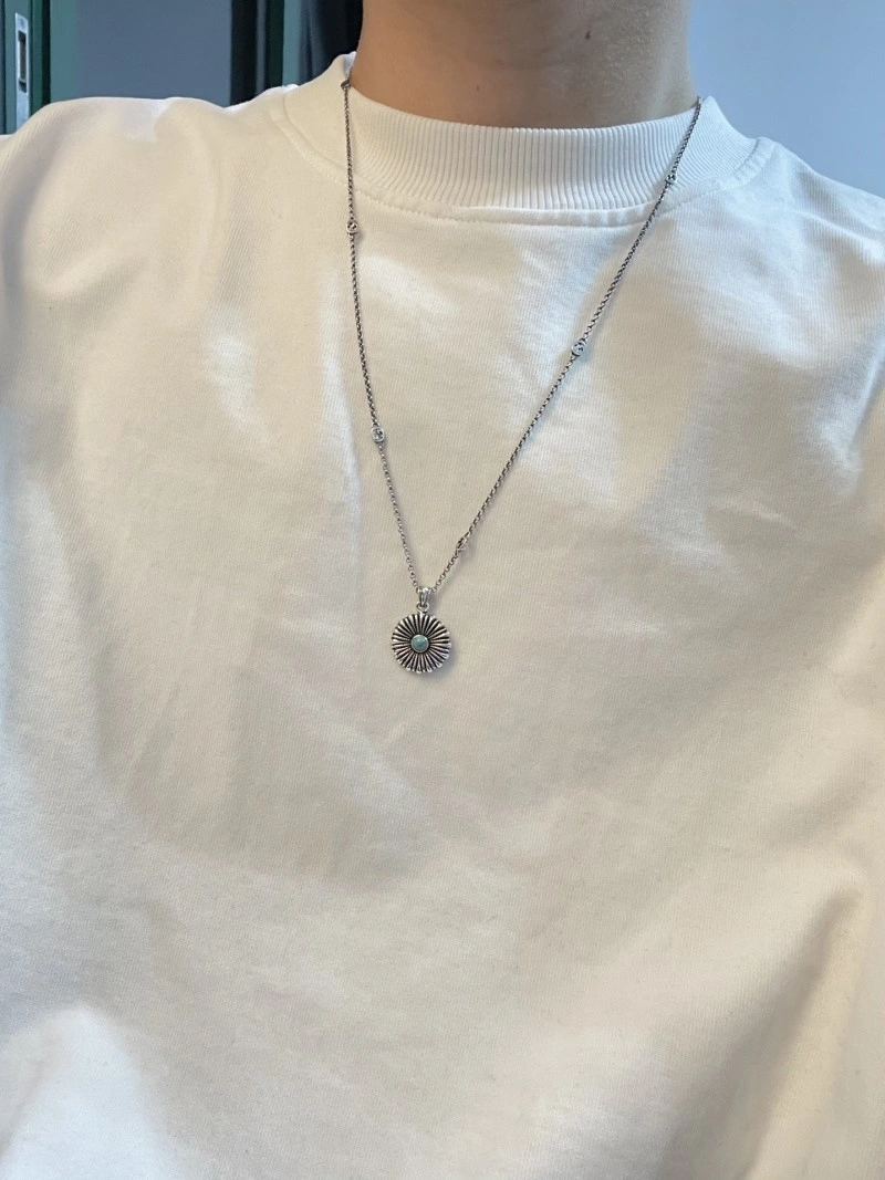 Sleek Gucci Necklaces 243089