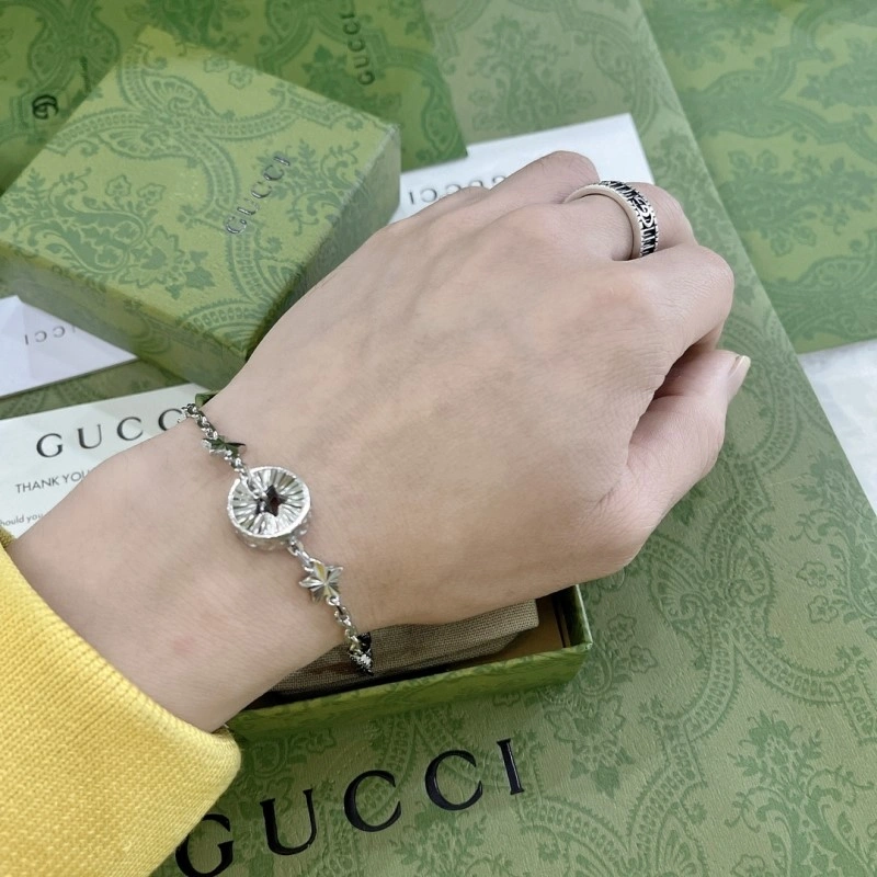 Gucci Necklaces Elegant 243050
