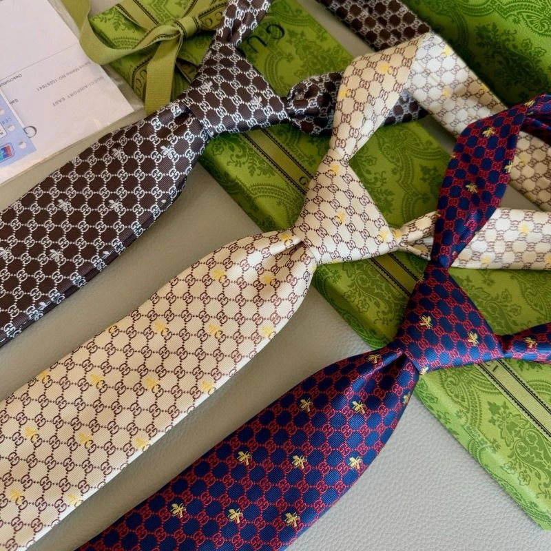 Gucci Neckties Bold 268911
