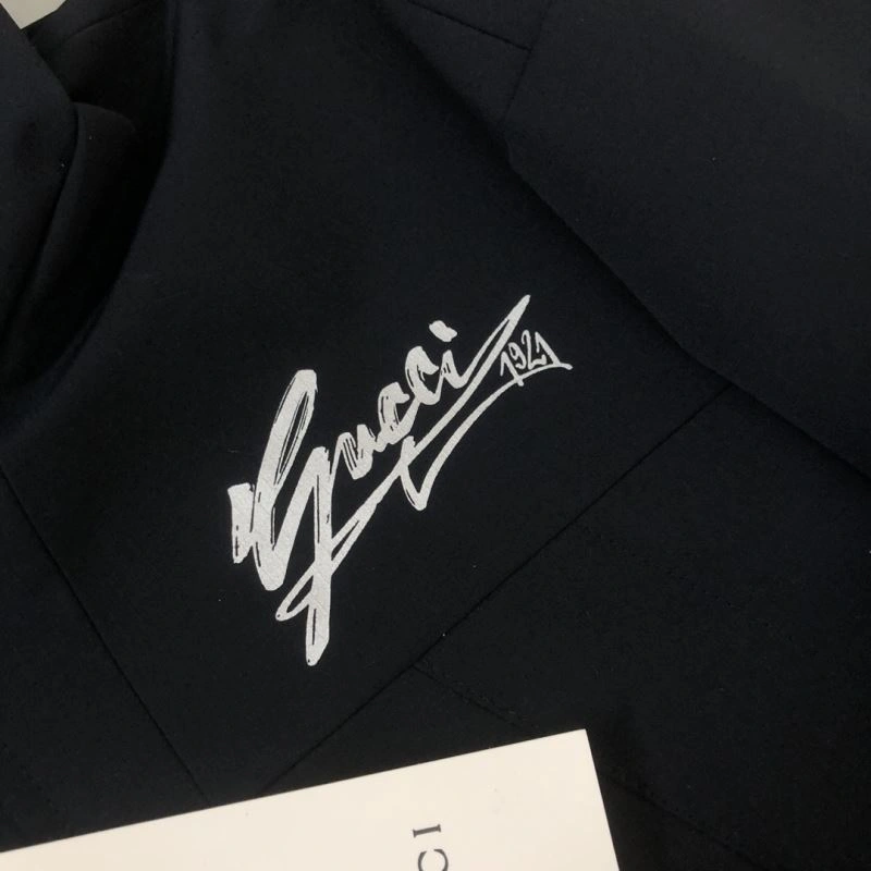 Timeless Gucci Outwear 128853