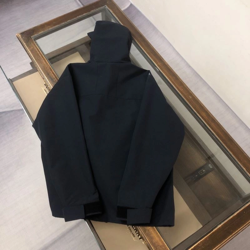 Timeless Gucci Outwear 128853
