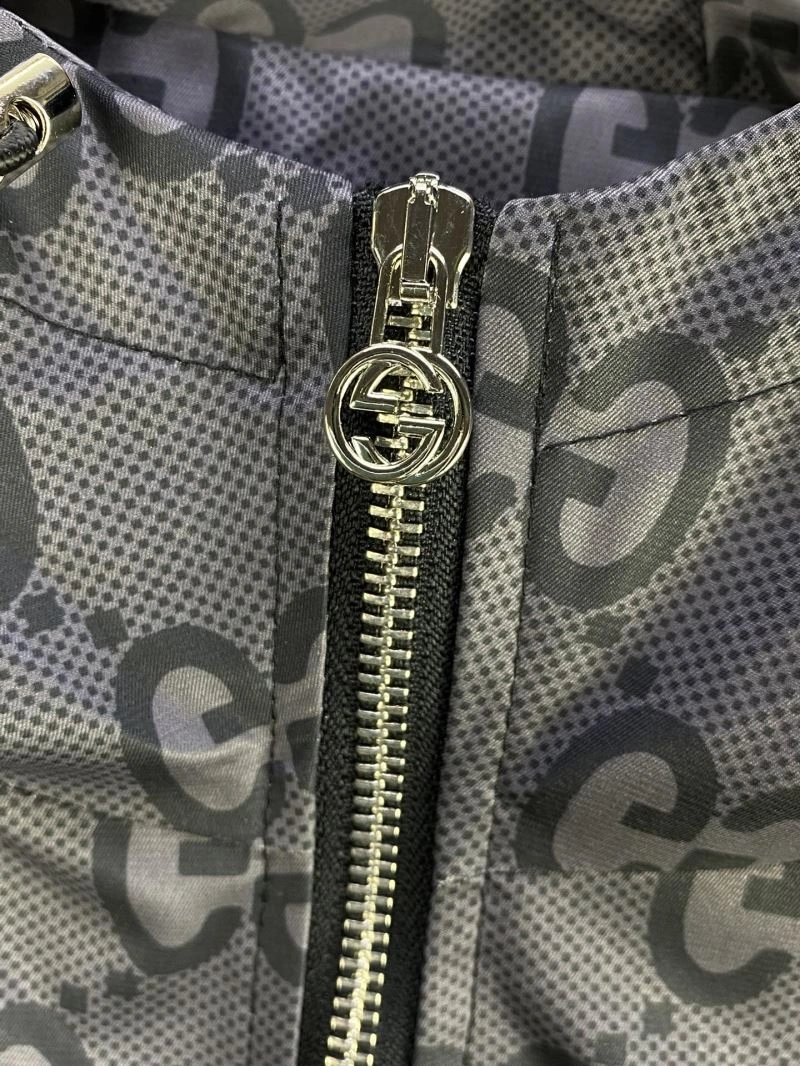 Stretchable Gucci Outwear 128108
