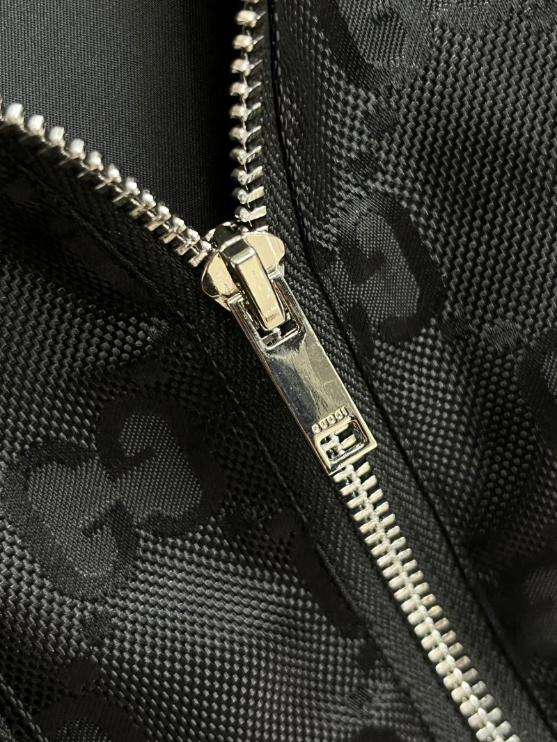Breathable Gucci Outwear 128081