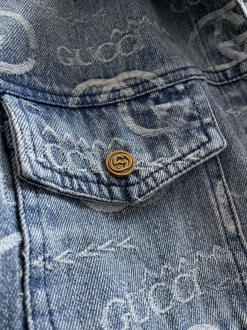 Minimalist Gucci Outwear 128062