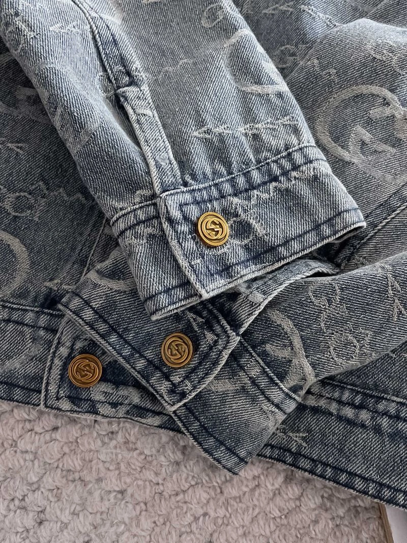 Minimalist Gucci Outwear 128062