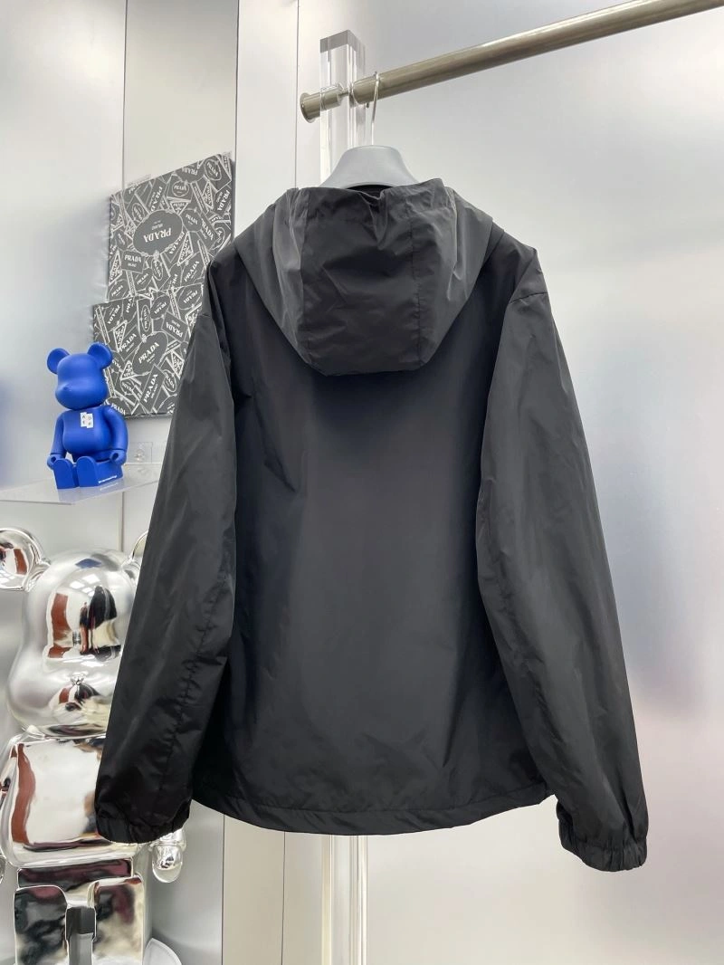HighPerformance Gucci Outwear 128035
