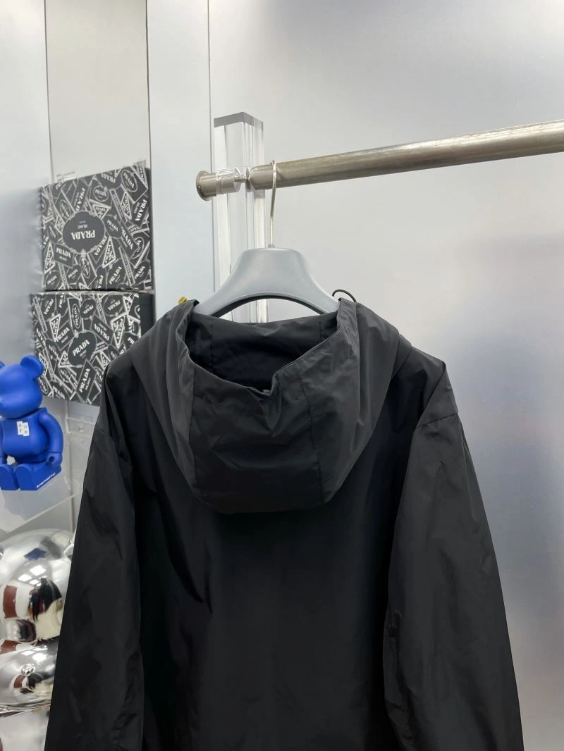 HighPerformance Gucci Outwear 128035