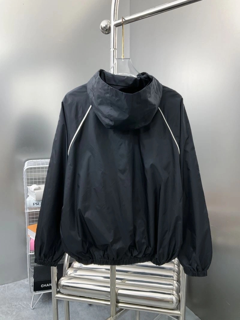 Minimalist Gucci Outwear 127694