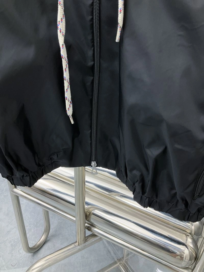 Minimalist Gucci Outwear 127694
