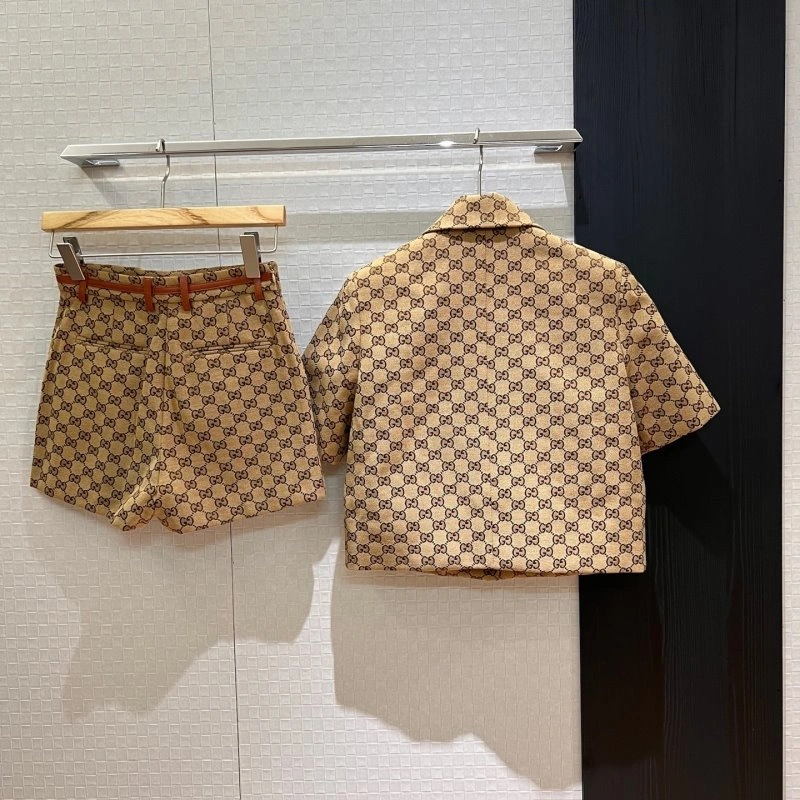 Unique Gucci Outwear 124427