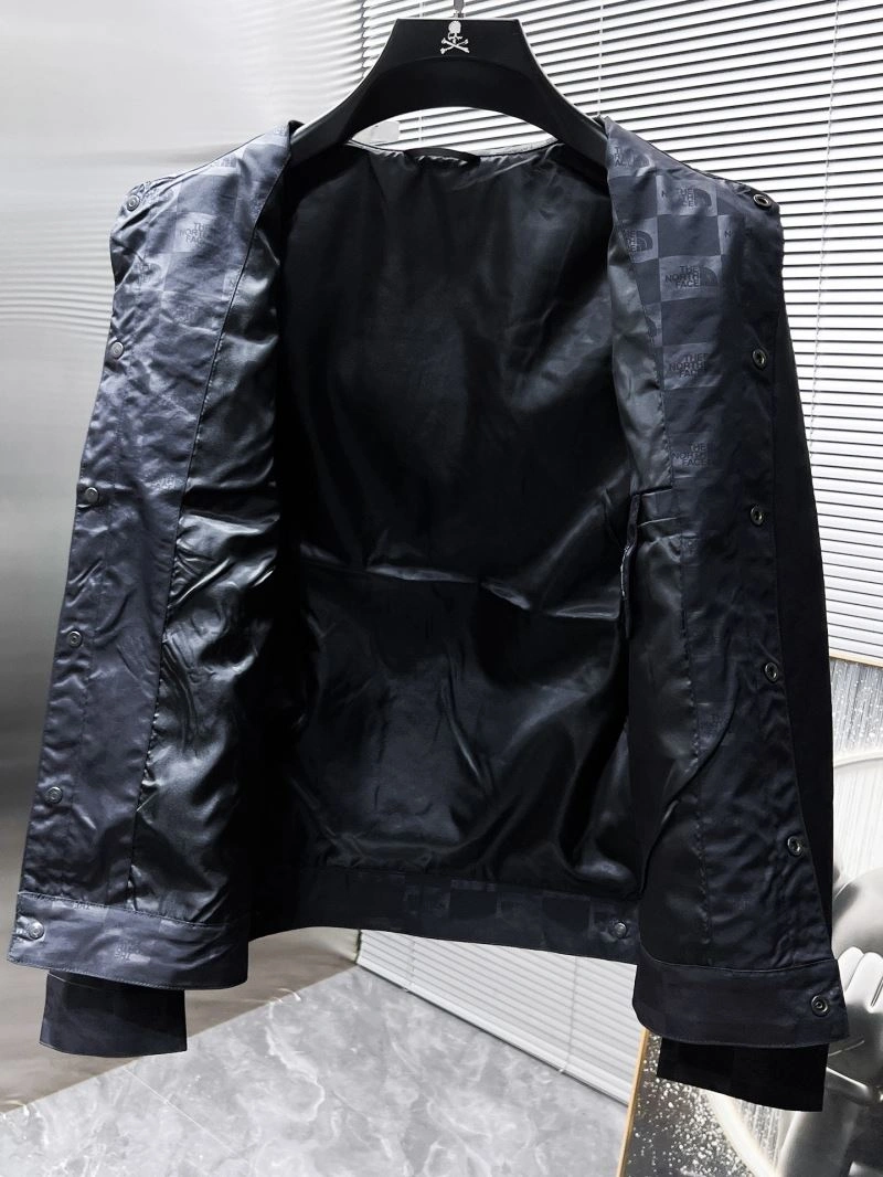 Versatile Gucci Outwear 126770