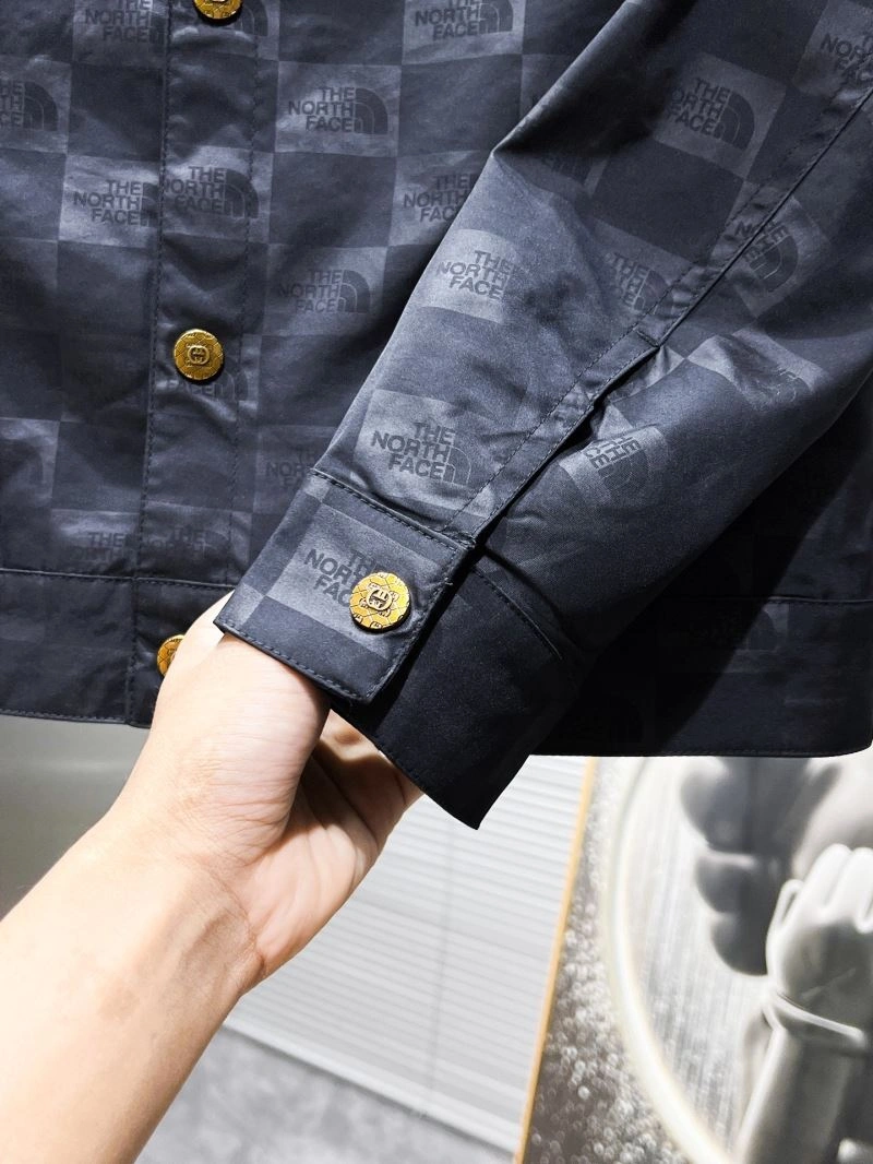 Versatile Gucci Outwear 126770