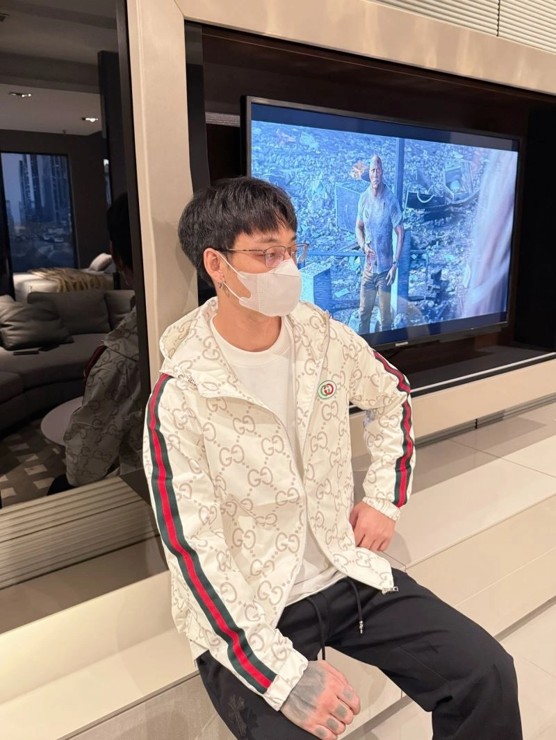 Lightweight Gucci Outwear 126339