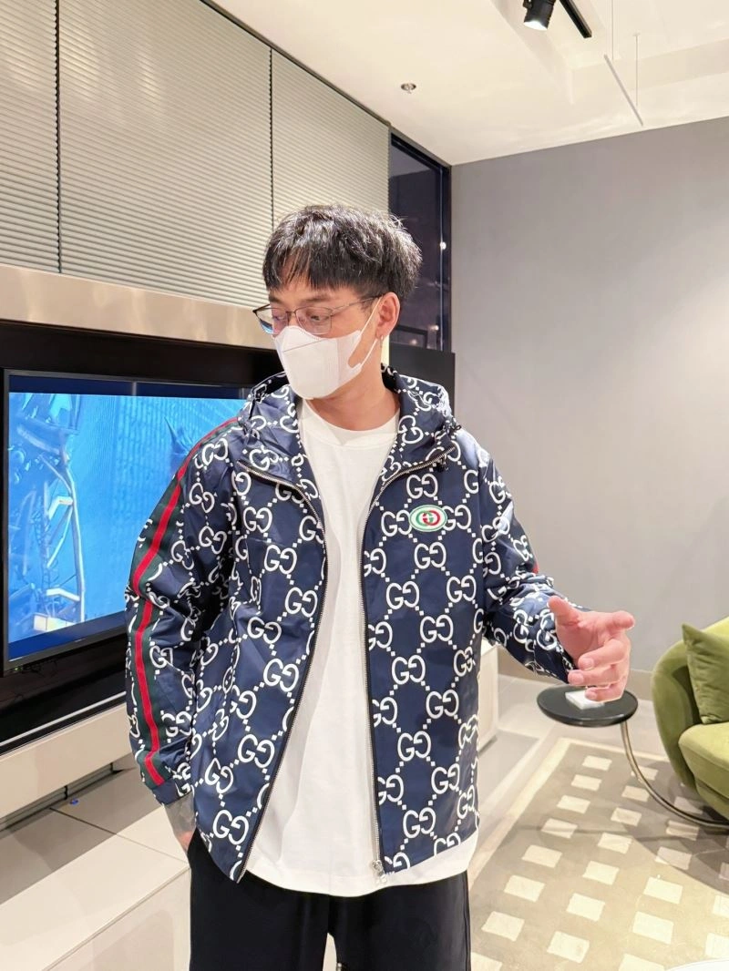 Breathable Gucci Outwear 126367