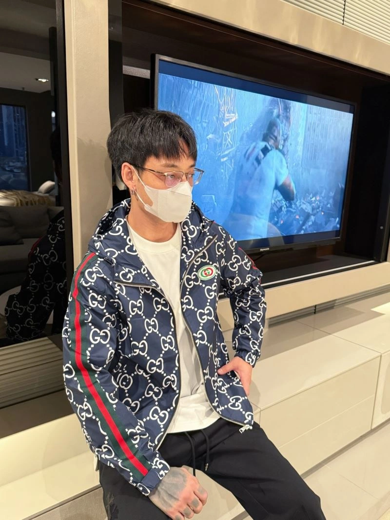 Breathable Gucci Outwear 126367