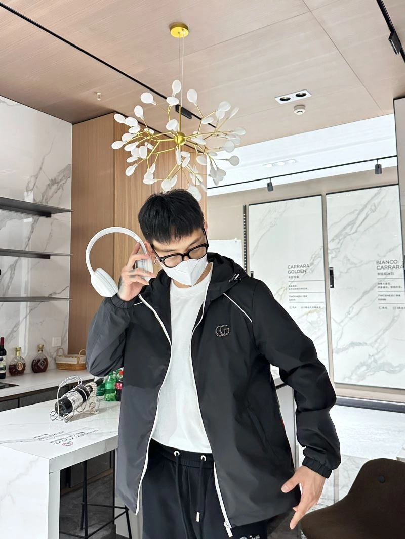 Flexible Gucci Outwear 126355