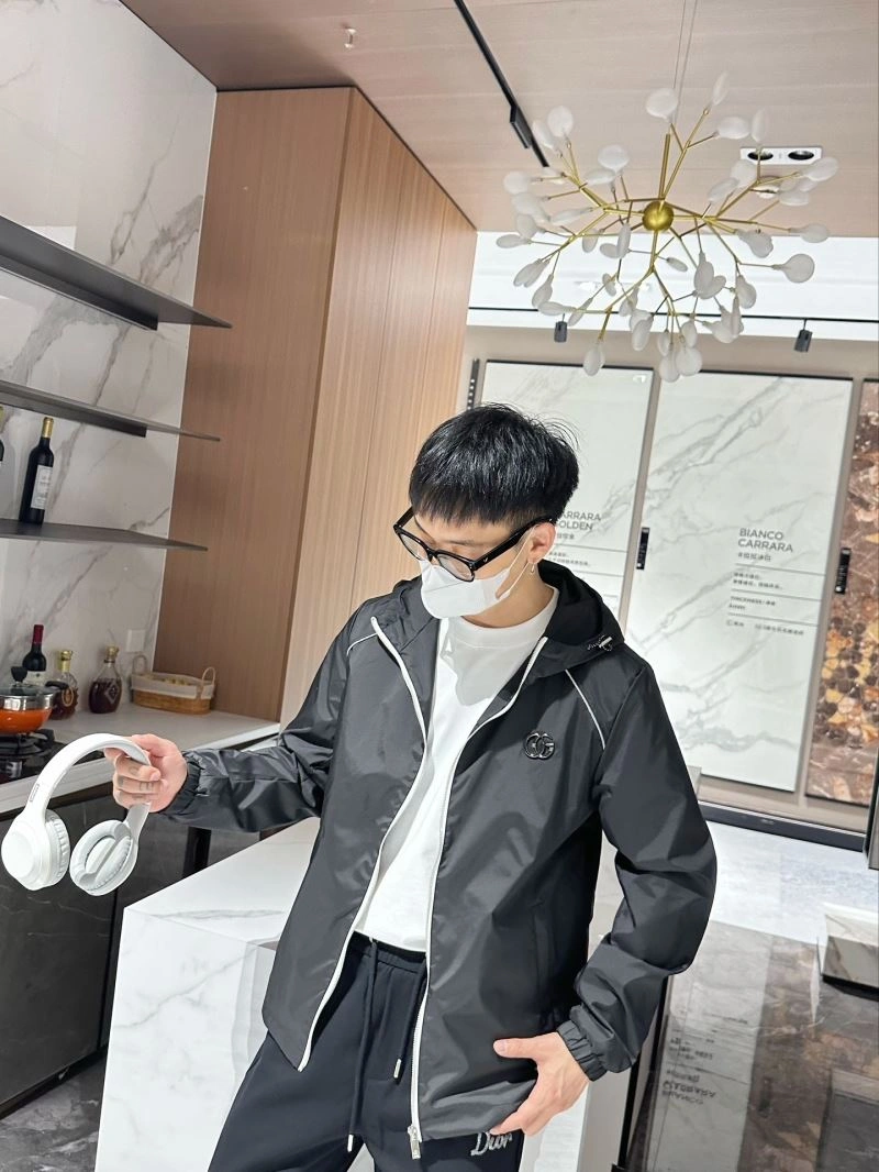 Flexible Gucci Outwear 126355