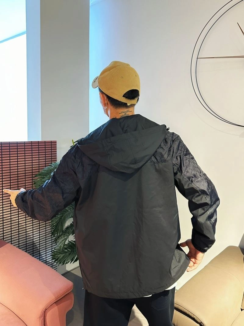 WeatherProof Gucci Outwear 126359