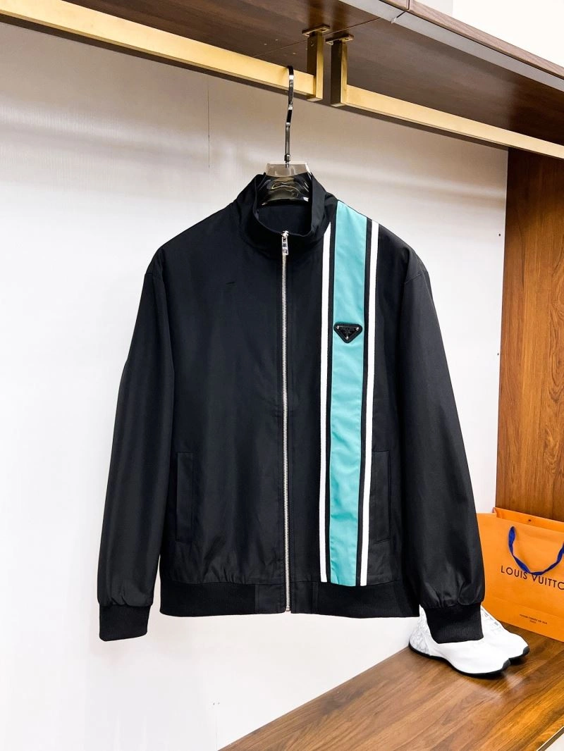Practical Gucci Outwear 126300