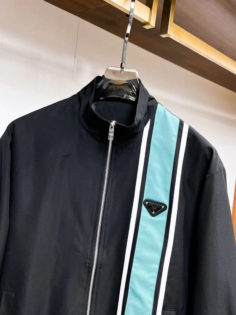Practical Gucci Outwear 126300