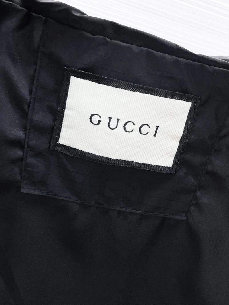 Trendsetting Gucci Outwear 126308