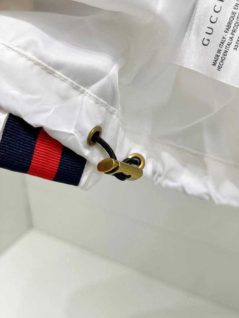 Minimalist Gucci Outwear 126321