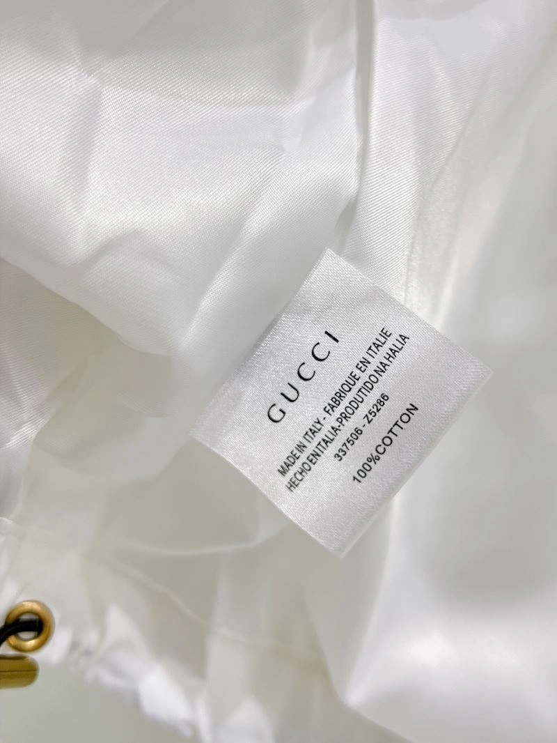 Minimalist Gucci Outwear 126321