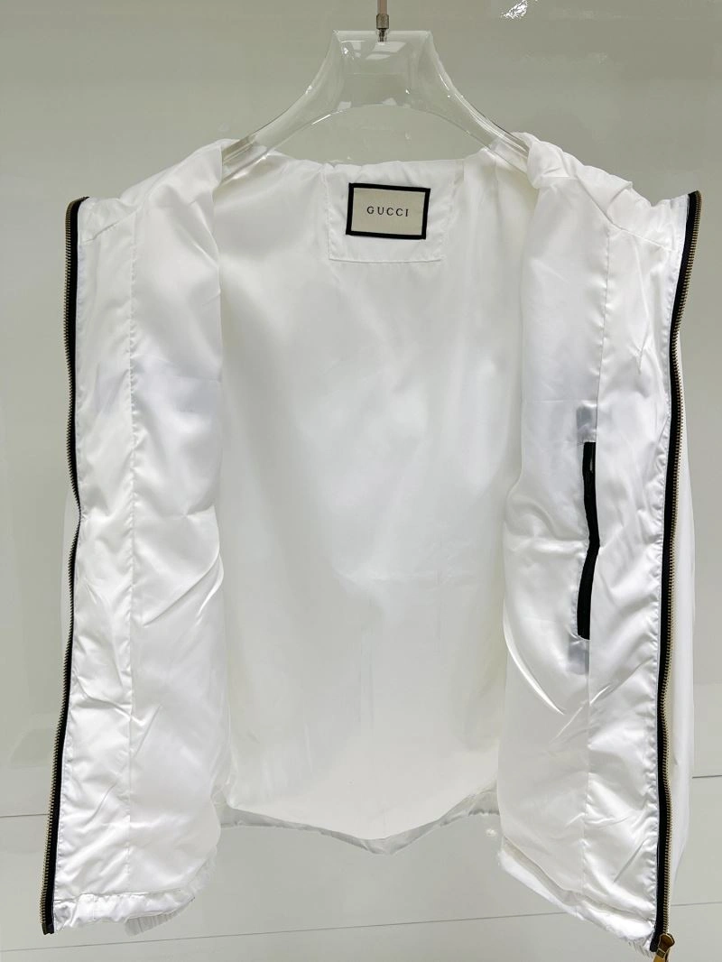Minimalist Gucci Outwear 126321