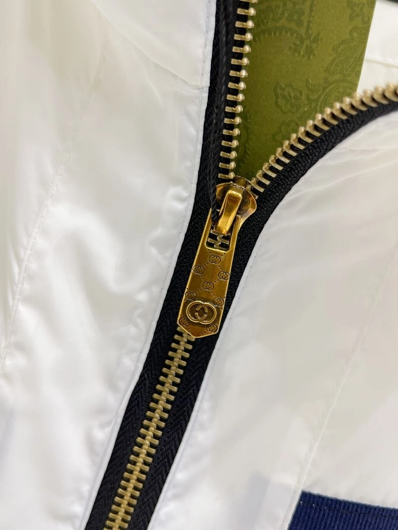 Minimalist Gucci Outwear 126321