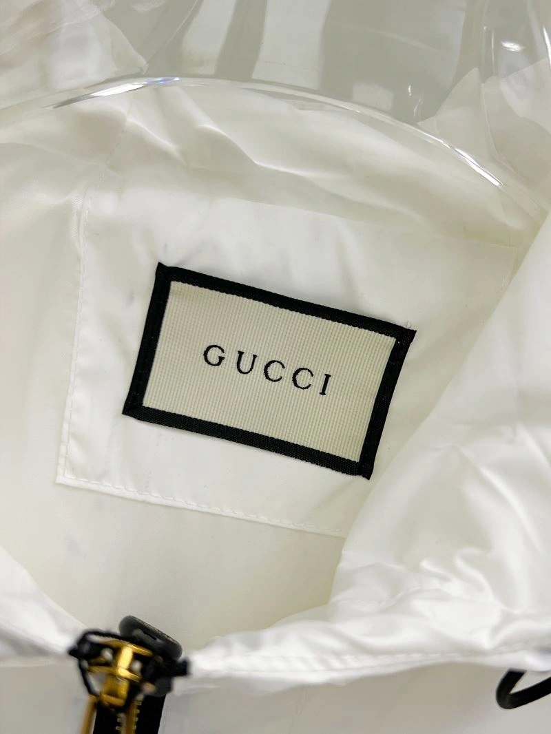 Minimalist Gucci Outwear 126321