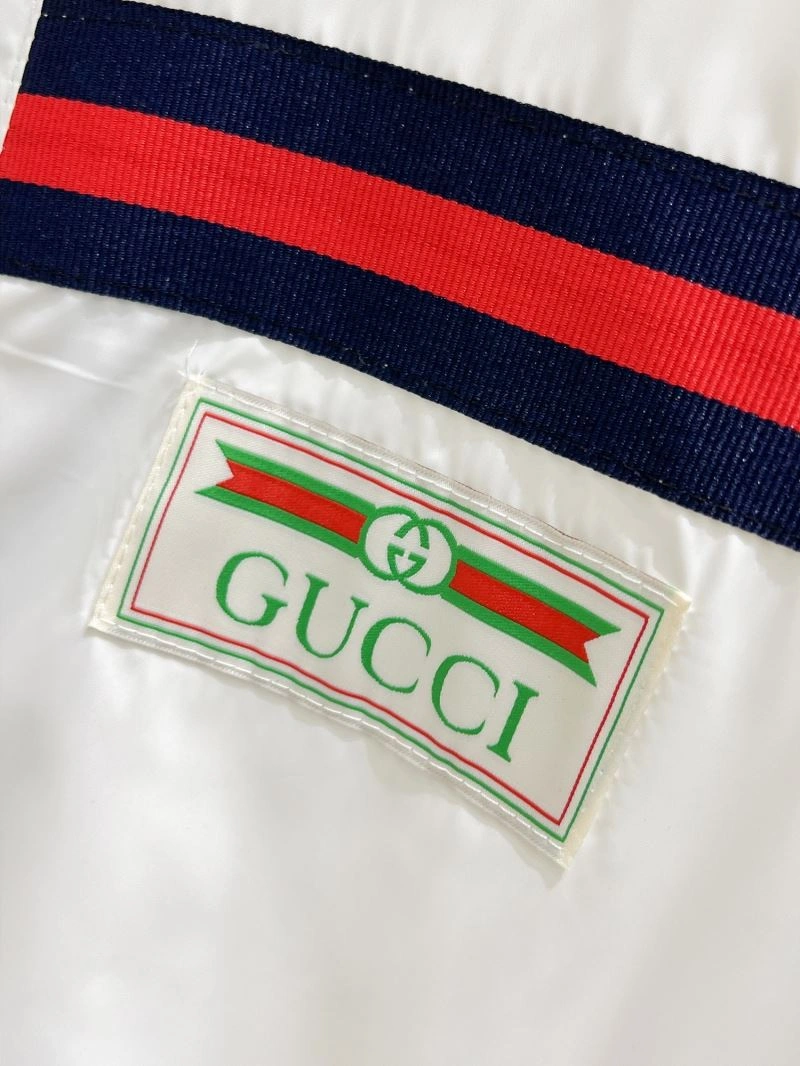 Minimalist Gucci Outwear 126321