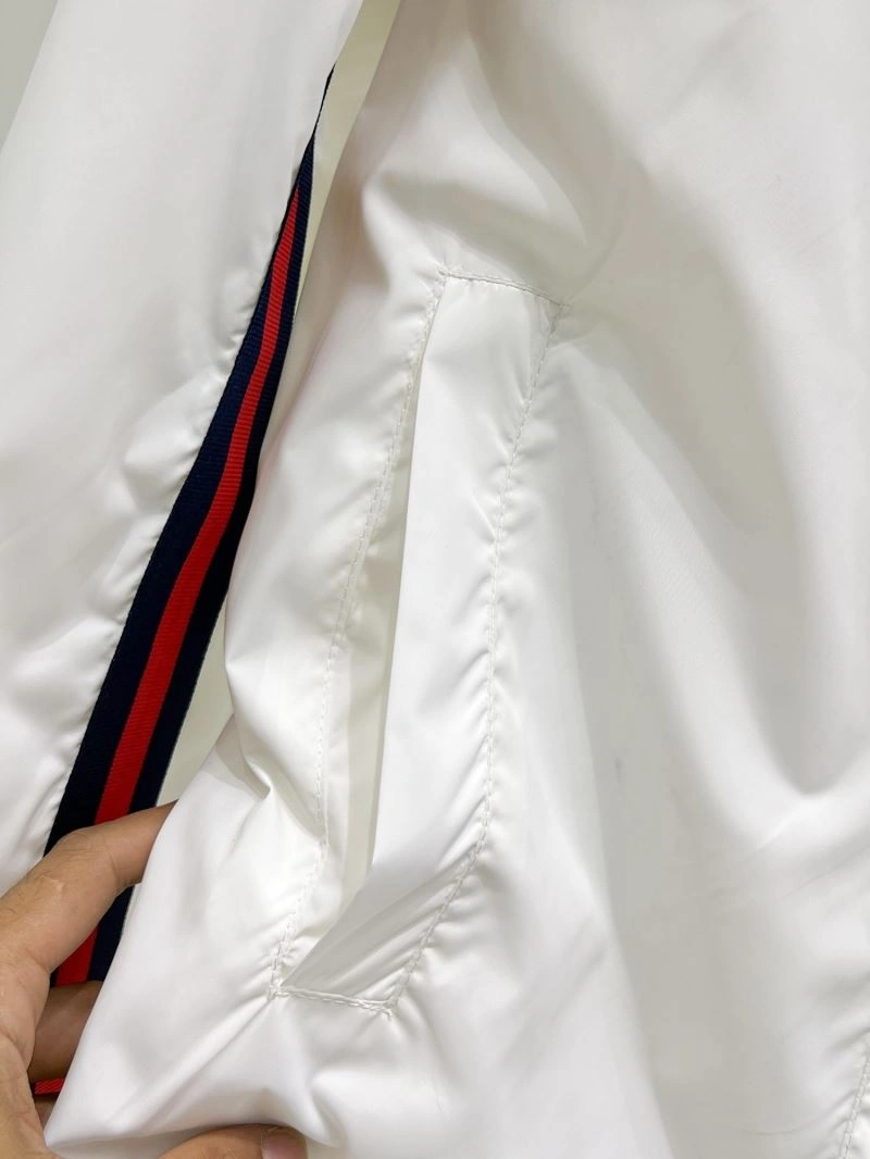 Minimalist Gucci Outwear 126321