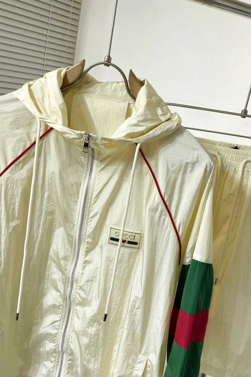 Unisex Gucci Outwear 126290
