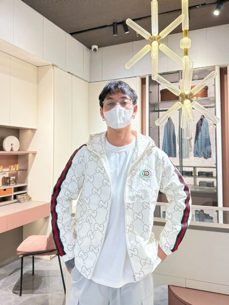 Comfortable Gucci Outwear 125940