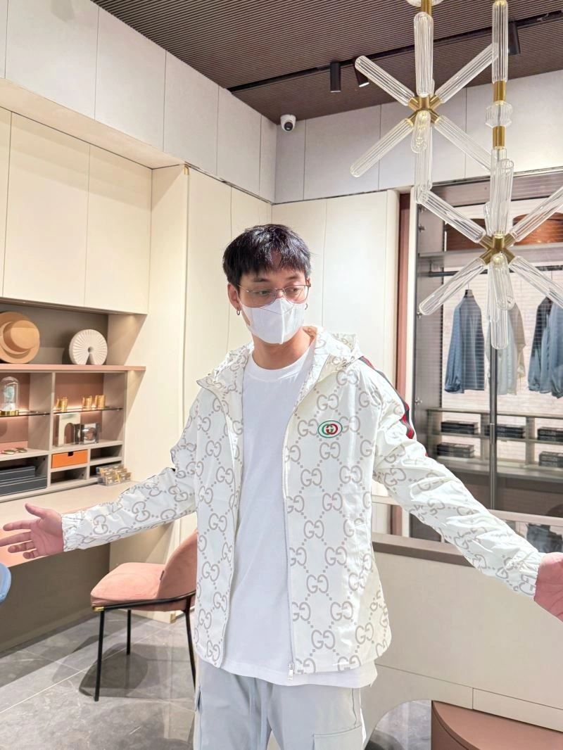 Comfortable Gucci Outwear 125940