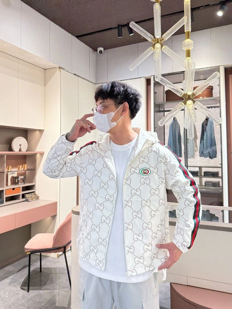 Comfortable Gucci Outwear 125940