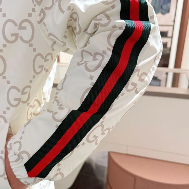 Comfortable Gucci Outwear 125940