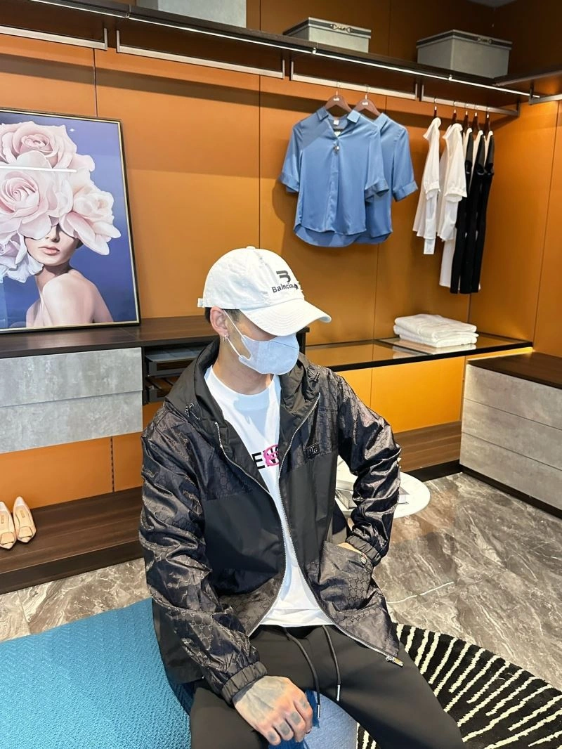 Breathable Gucci Outwear 125943
