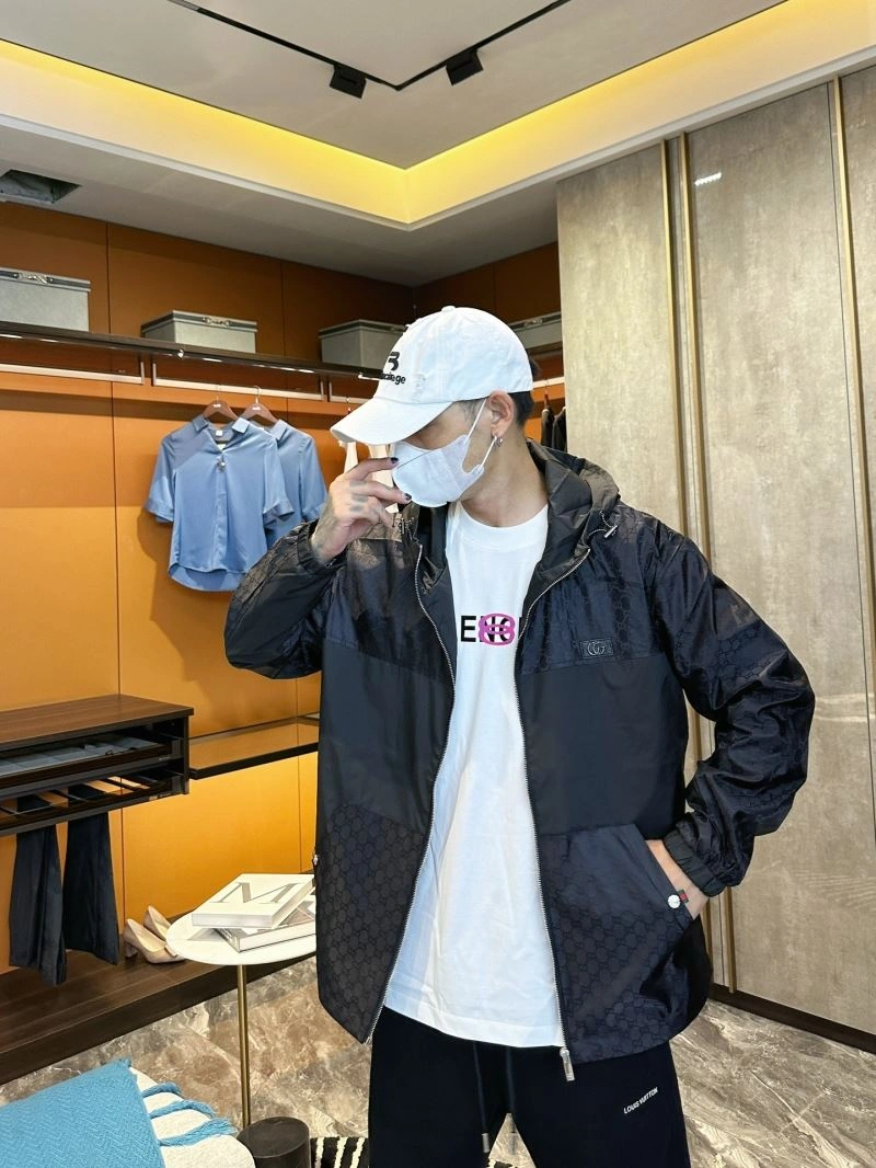 Breathable Gucci Outwear 125943