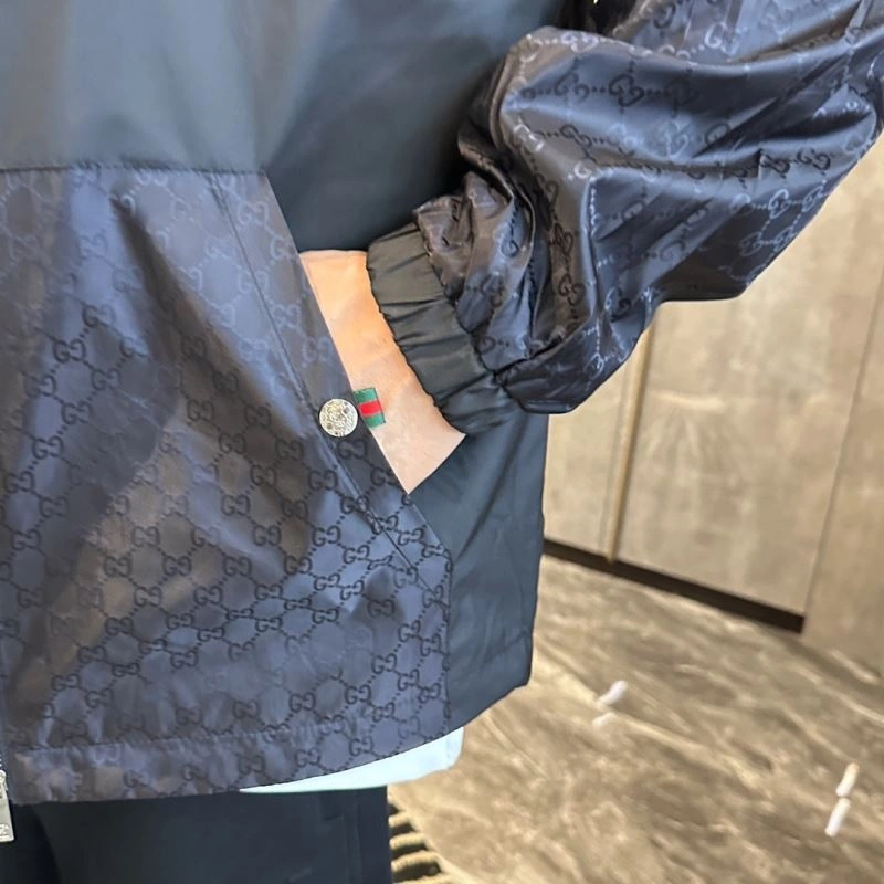 Breathable Gucci Outwear 125943