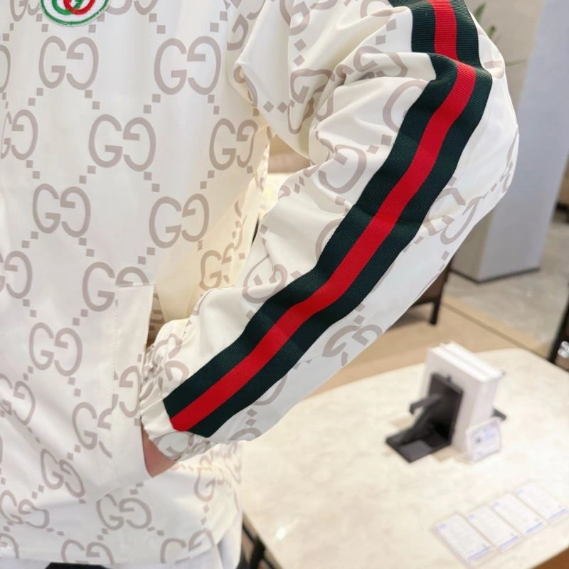 Bold Gucci Outwear 125936