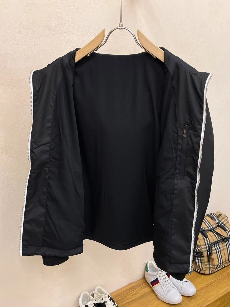Timeless Gucci Outwear 125942