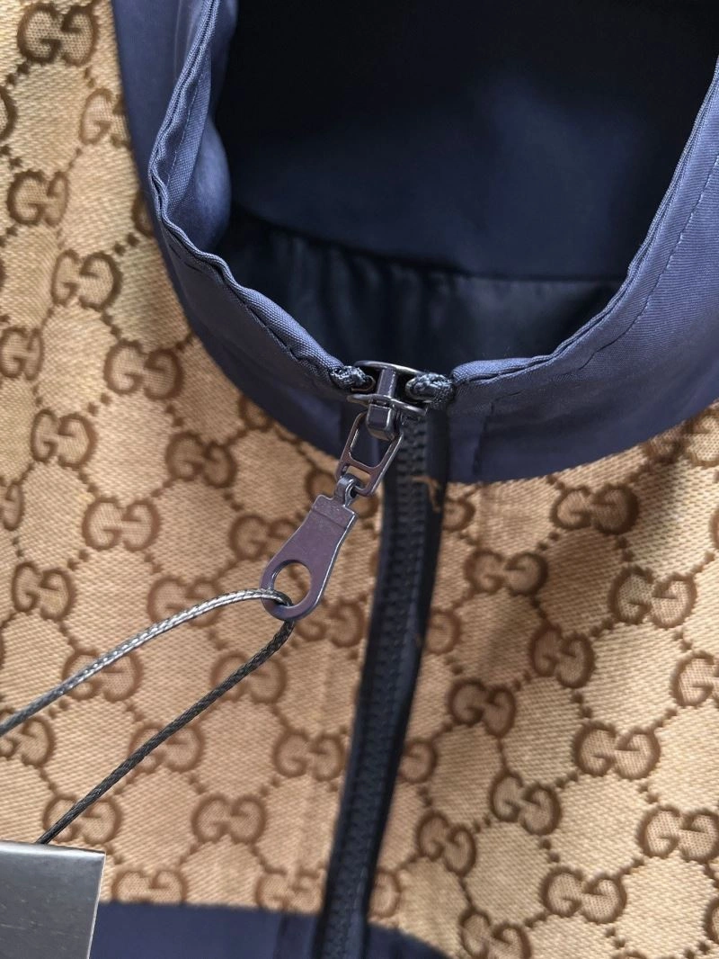 WaterResistant Gucci Outwear 125865