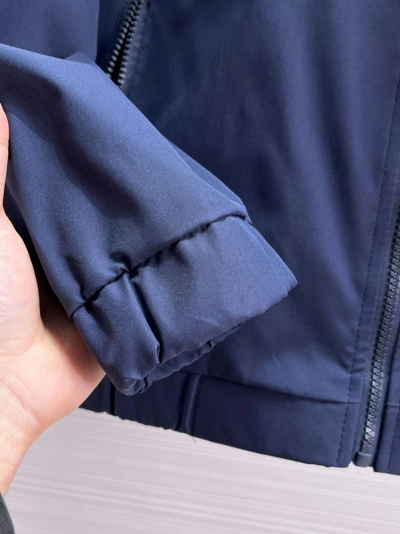WaterResistant Gucci Outwear 125865