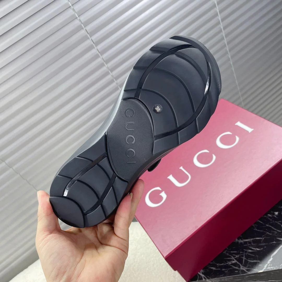 Vibrant Gucci Rhyton Shoes 24577