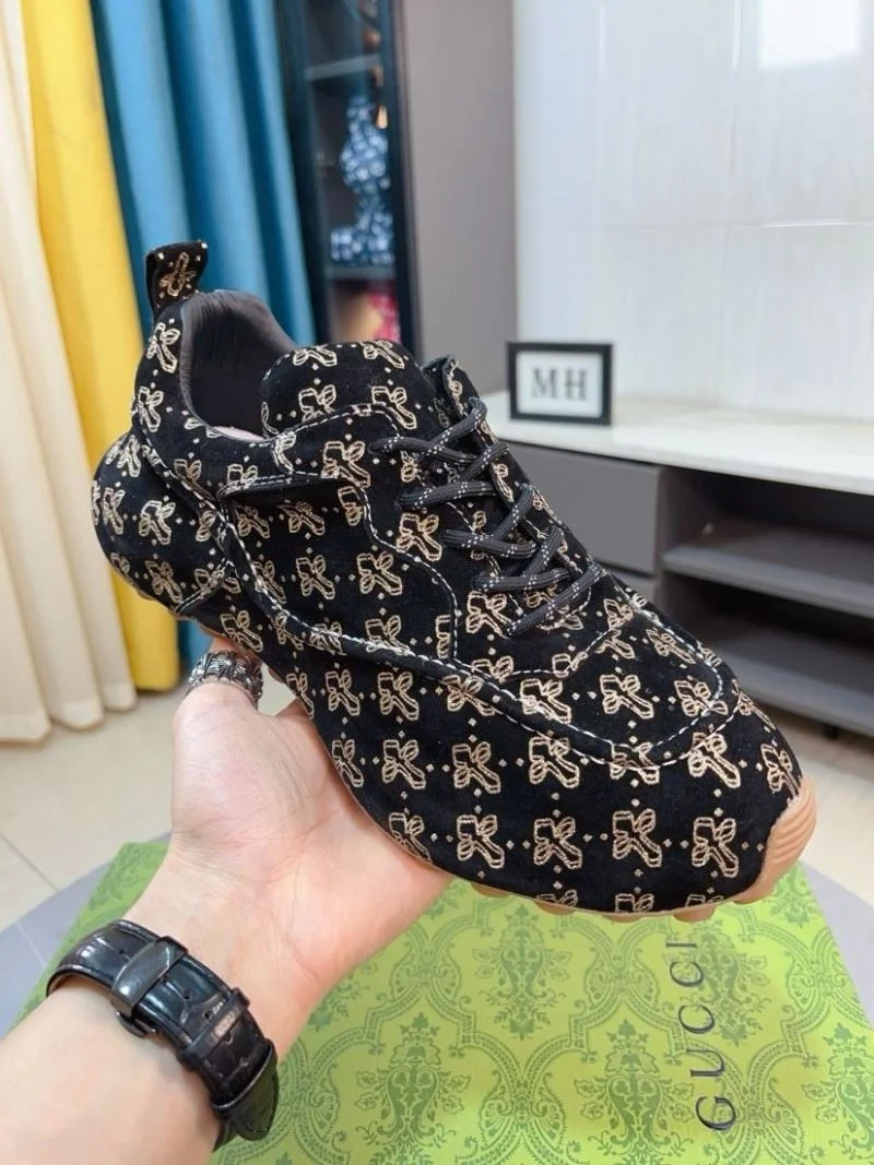 Gucci Rhyton Shoes Lightweight 25332