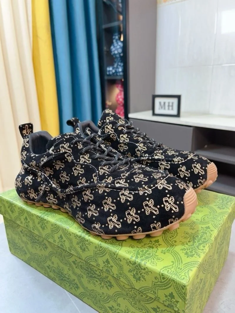 Gucci Rhyton Shoes Lightweight 25332