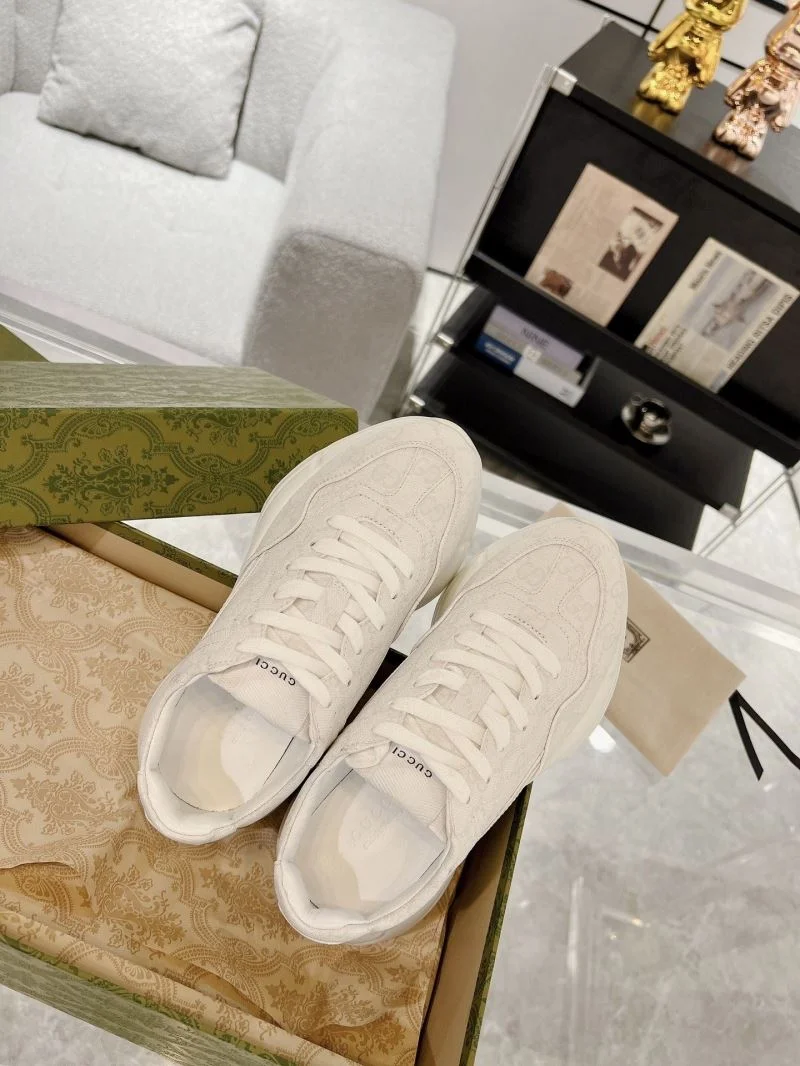 Lightweight Gucci Rhyton Shoes 26005