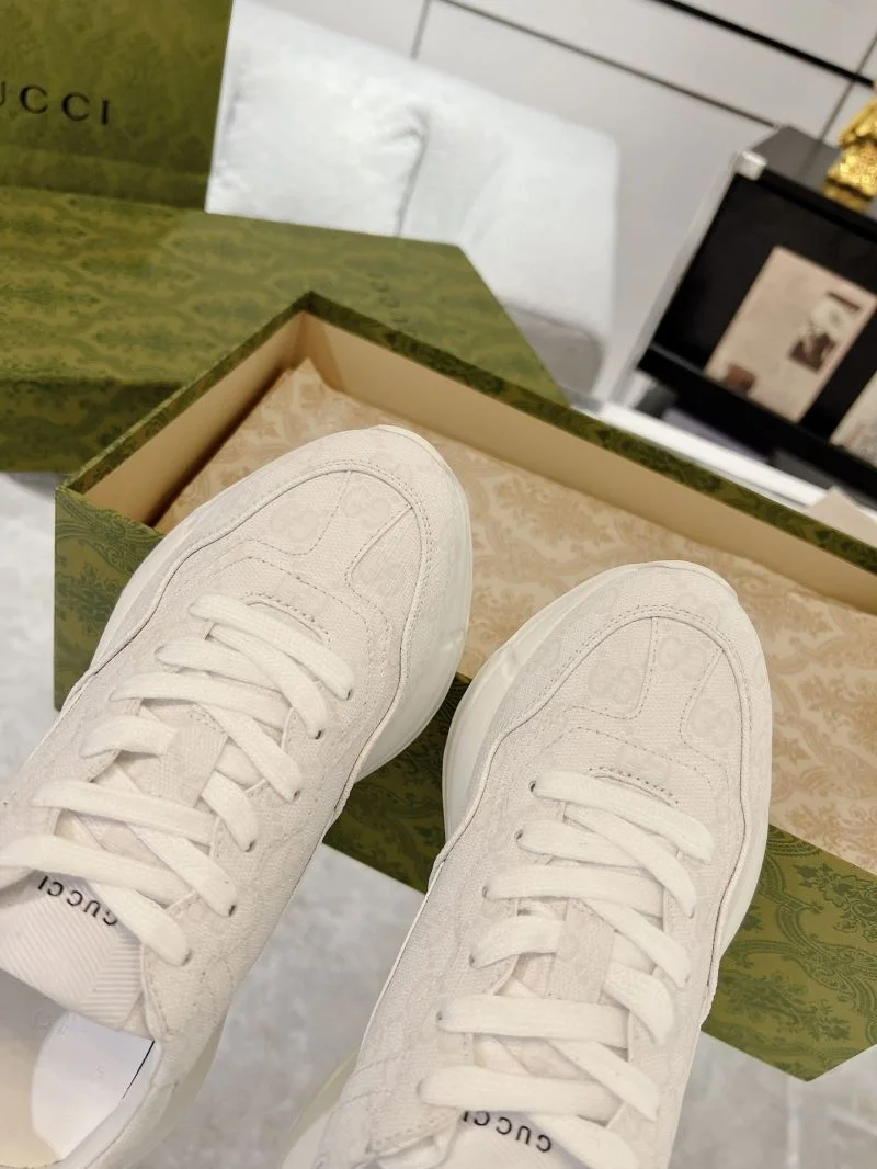 Lightweight Gucci Rhyton Shoes 26005